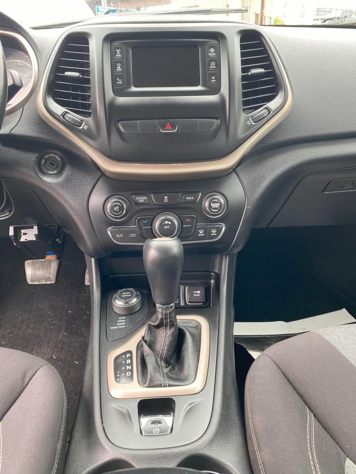 2014 Jeep Cherokee 1 Owner/No Accidents/Automatic/All Wheel Drive - Photo #14