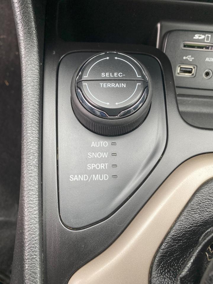2014 Jeep Cherokee 1 Owner/No Accidents/Automatic/All Wheel Drive - Photo #16