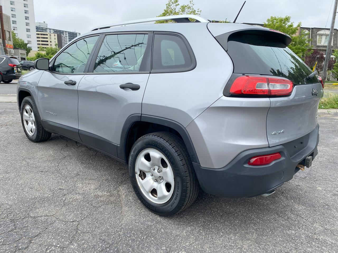 2014 Jeep Cherokee 1 Owner/No Accidents/Automatic/All Wheel Drive - Photo #8