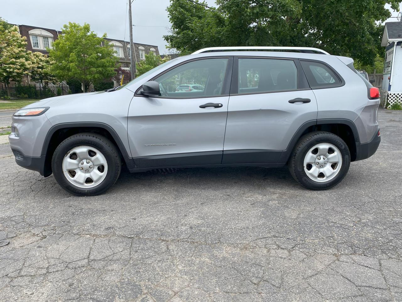 2014 Jeep Cherokee 1 Owner/No Accidents/Automatic/All Wheel Drive - Photo #2