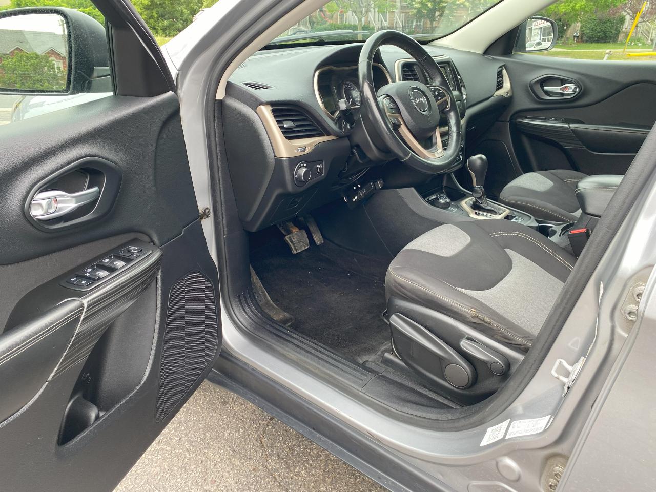 2014 Jeep Cherokee 1 Owner/No Accidents/Automatic/All Wheel Drive - Photo #11