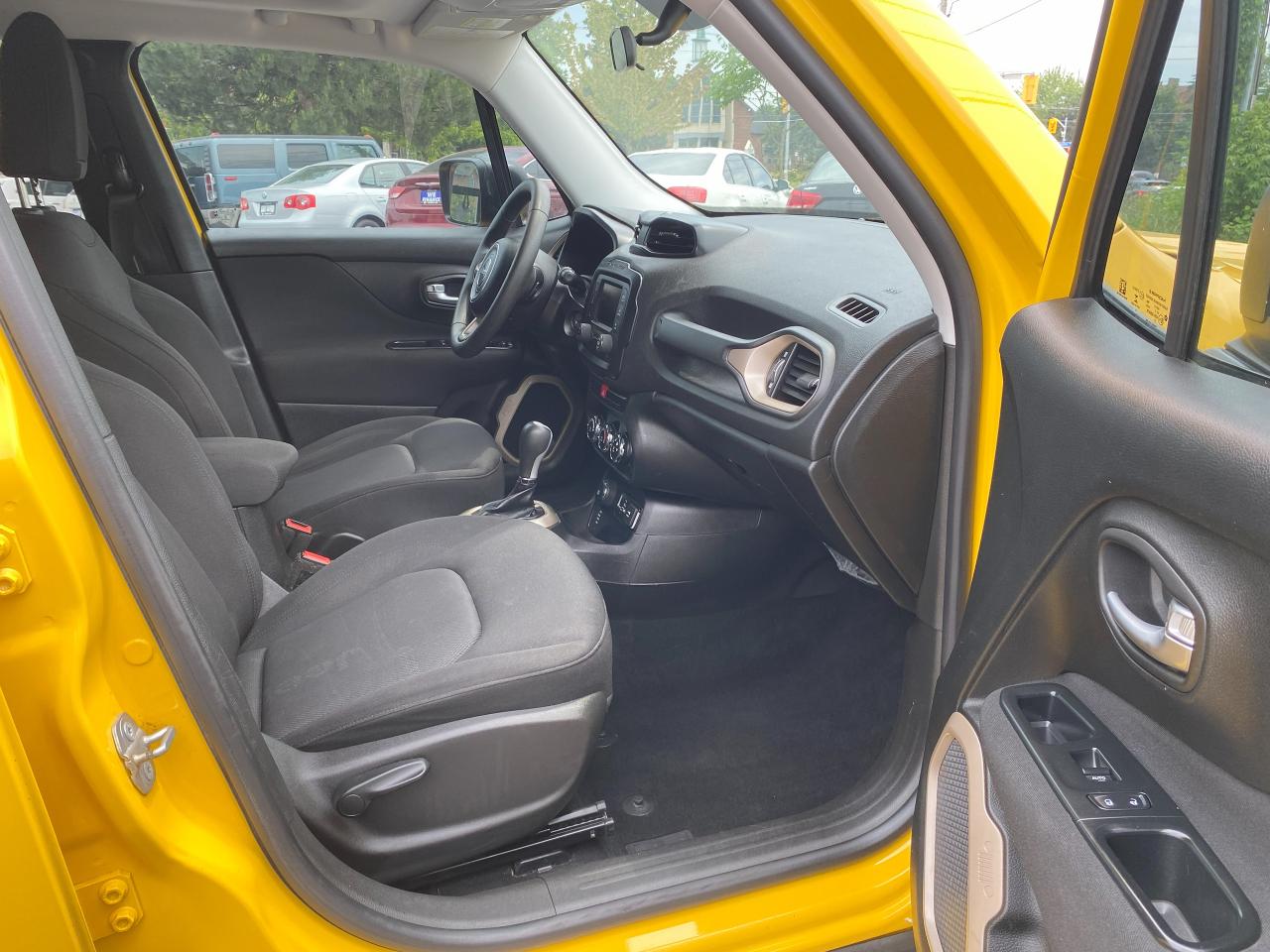 2015 Jeep Renegade Clean No Accidents/Automatic/AWD/Sport - Photo #8