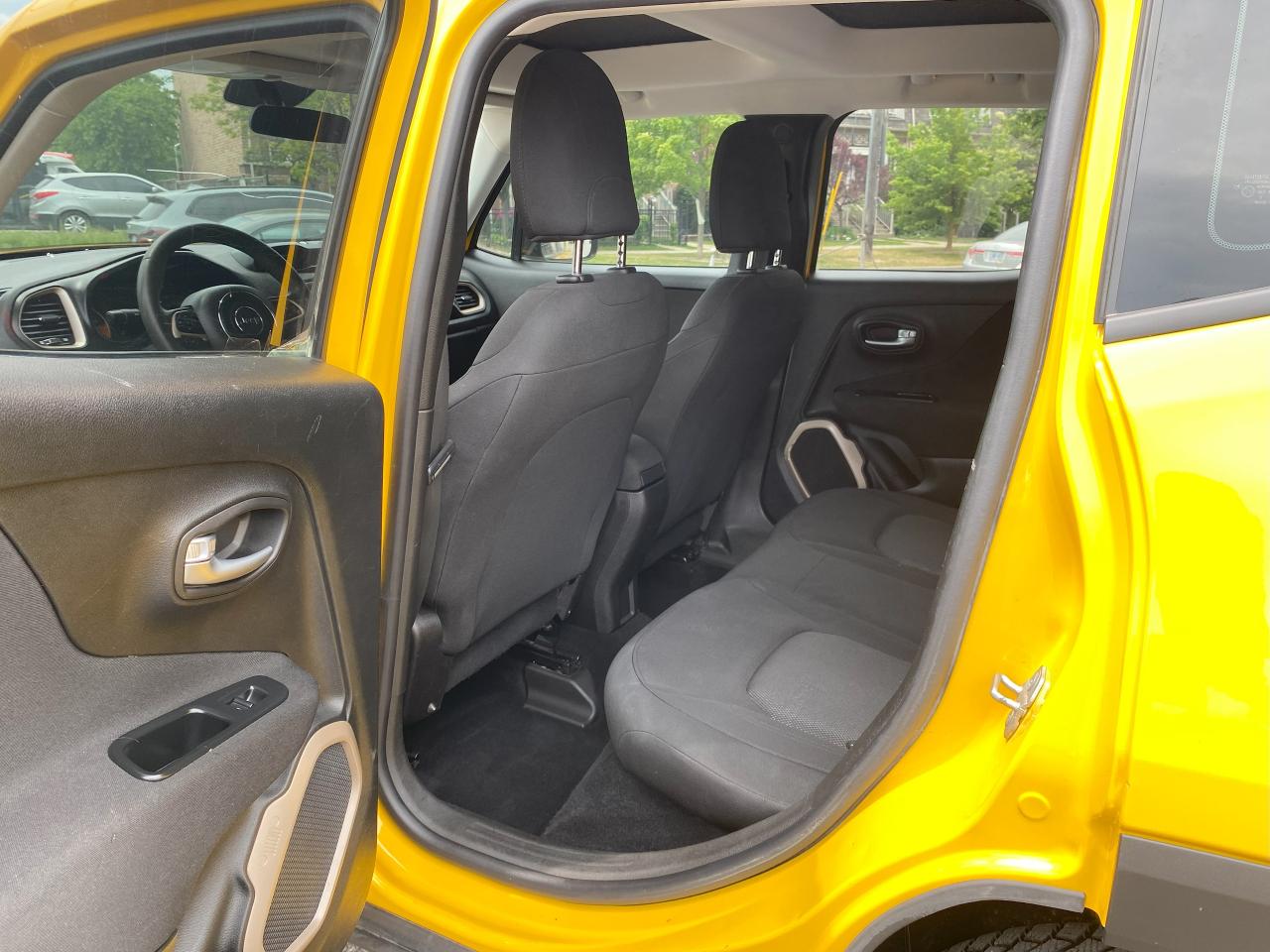 2015 Jeep Renegade Clean No Accidents/Automatic/AWD/Sport - Photo #11