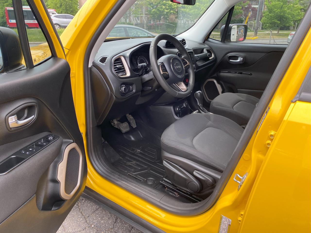 2015 Jeep Renegade Clean No Accidents/Automatic/AWD/Sport - Photo #10