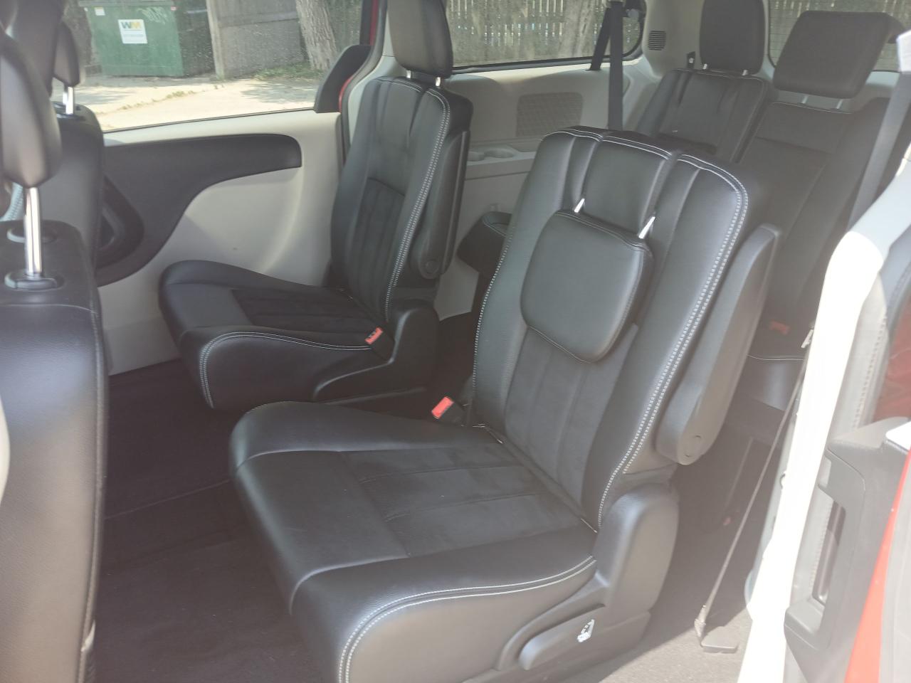 2016 Dodge Grand Caravan SXT Premium Plus - Photo #12