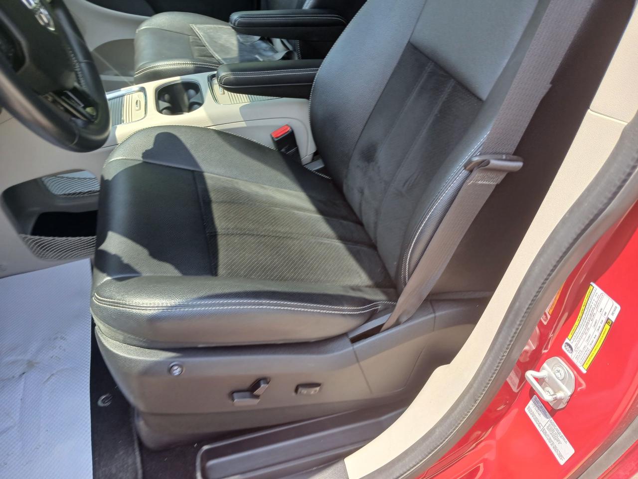 2016 Dodge Grand Caravan SXT Premium Plus - Photo #10