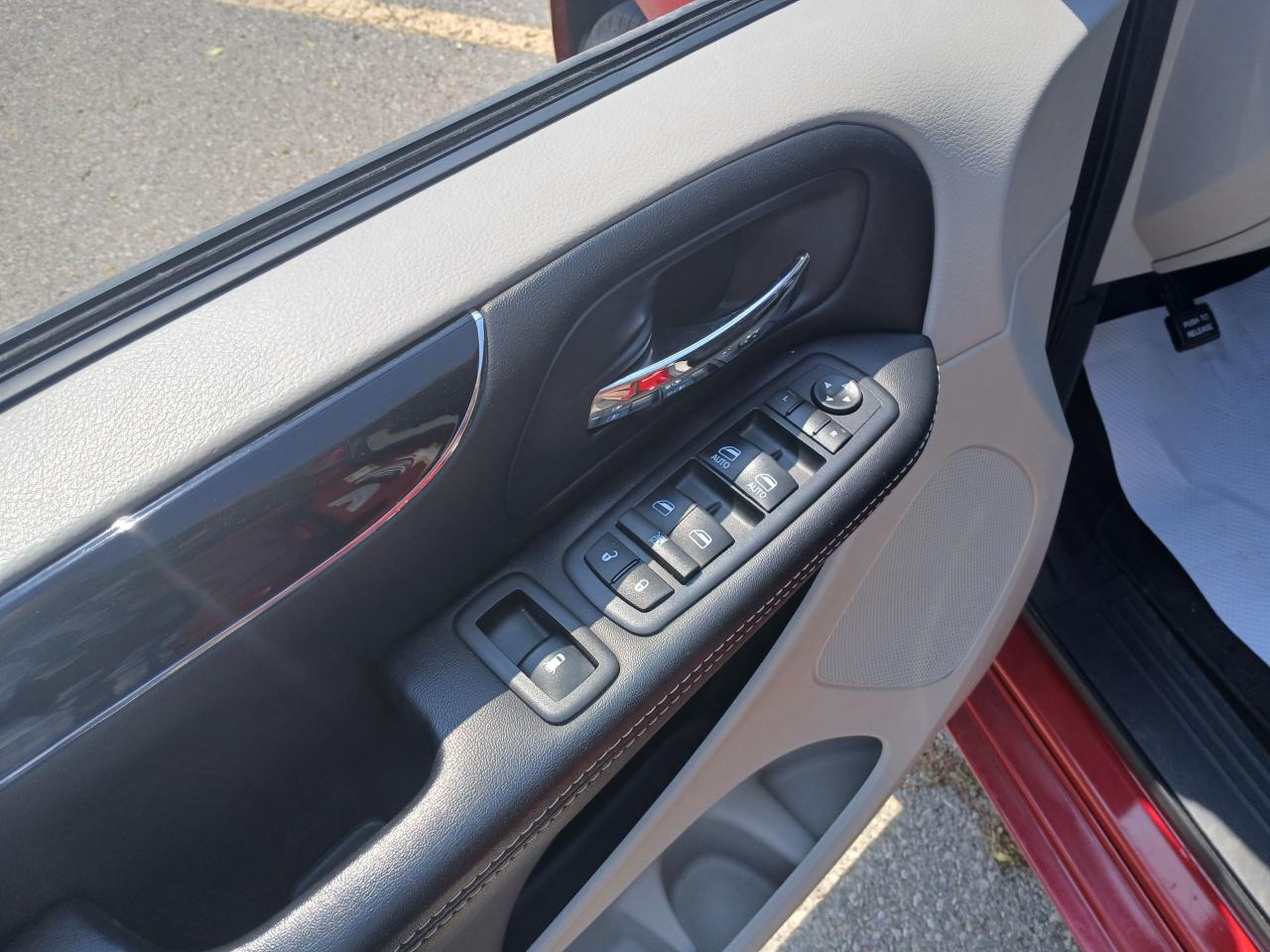 2016 Dodge Grand Caravan SXT Premium Plus - Photo #11