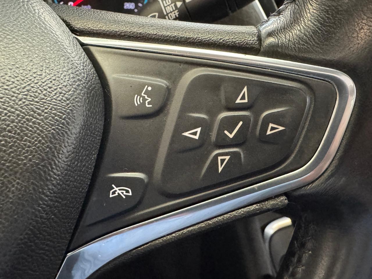 2017 Chevrolet Malibu LT+Roof+Blind Spot+Collision Alert+ Photo42