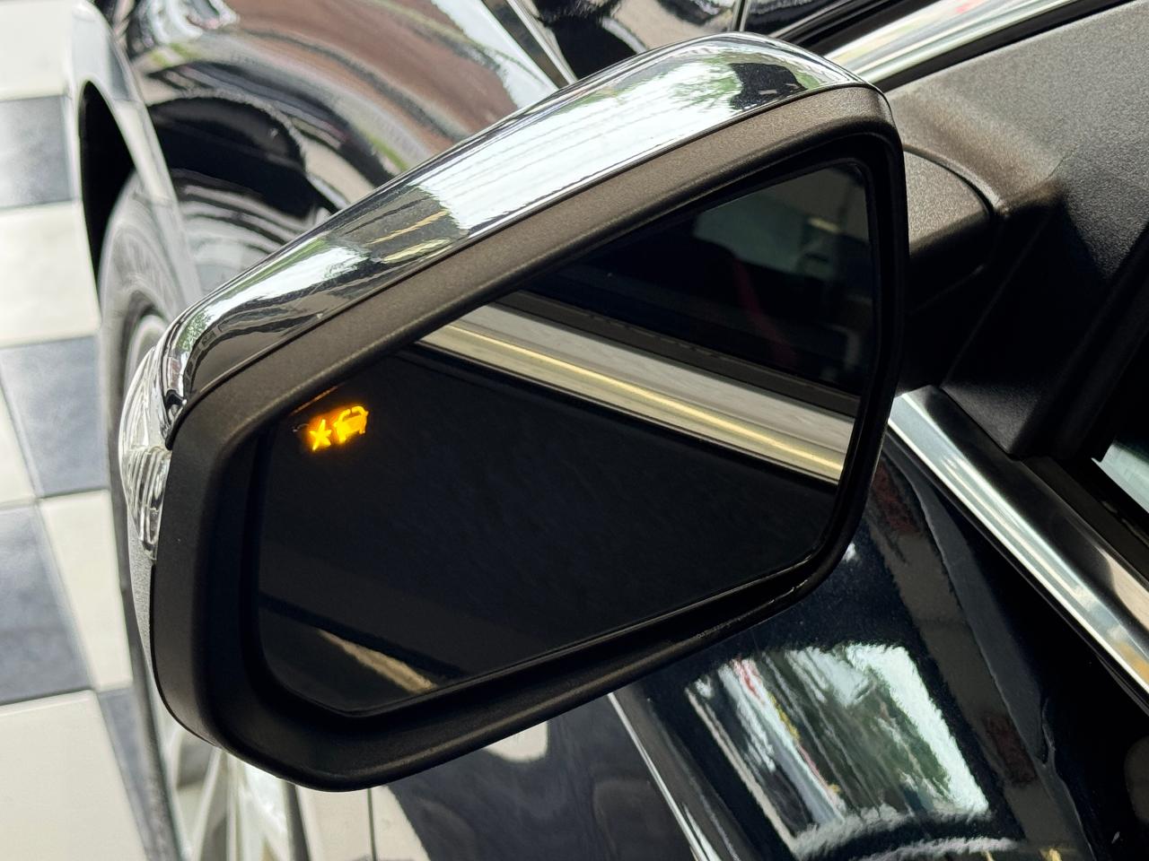 2017 Chevrolet Malibu LT+Roof+Blind Spot+Collision Alert+ Photo4