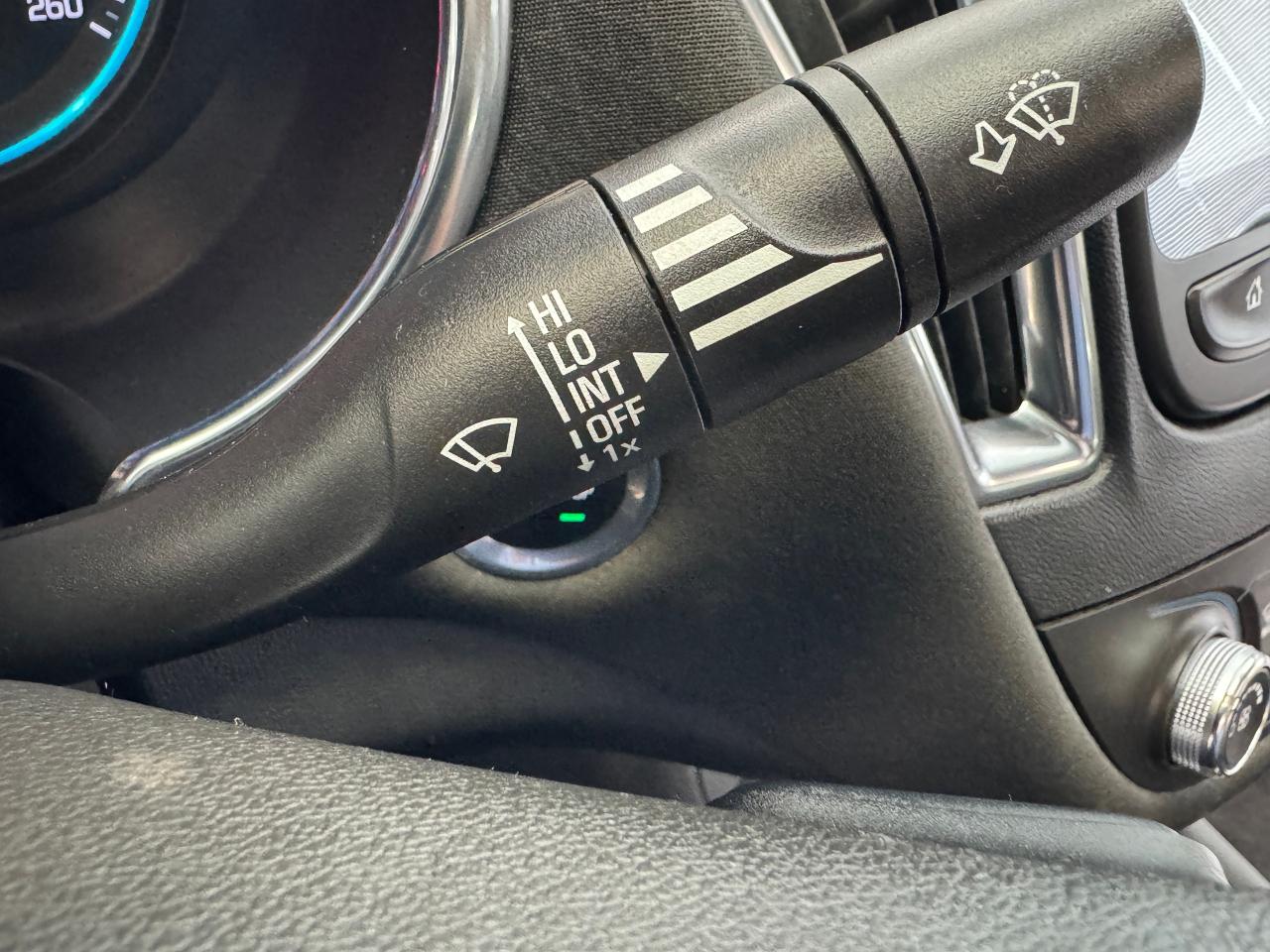 2017 Chevrolet Malibu LT+Roof+Blind Spot+Collision Alert+ Photo44