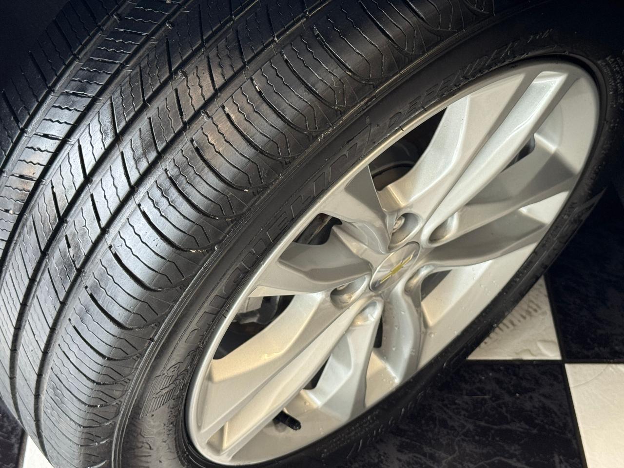 2017 Chevrolet Malibu LT+Roof+Blind Spot+Collision Alert+ Photo5