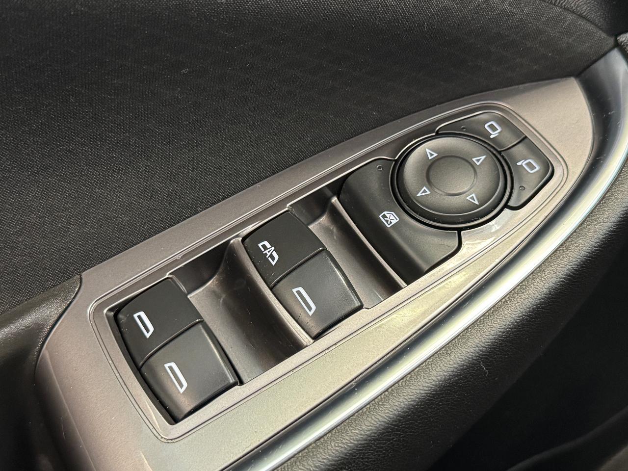 2017 Chevrolet Malibu LT+Roof+Blind Spot+Collision Alert+ Photo47