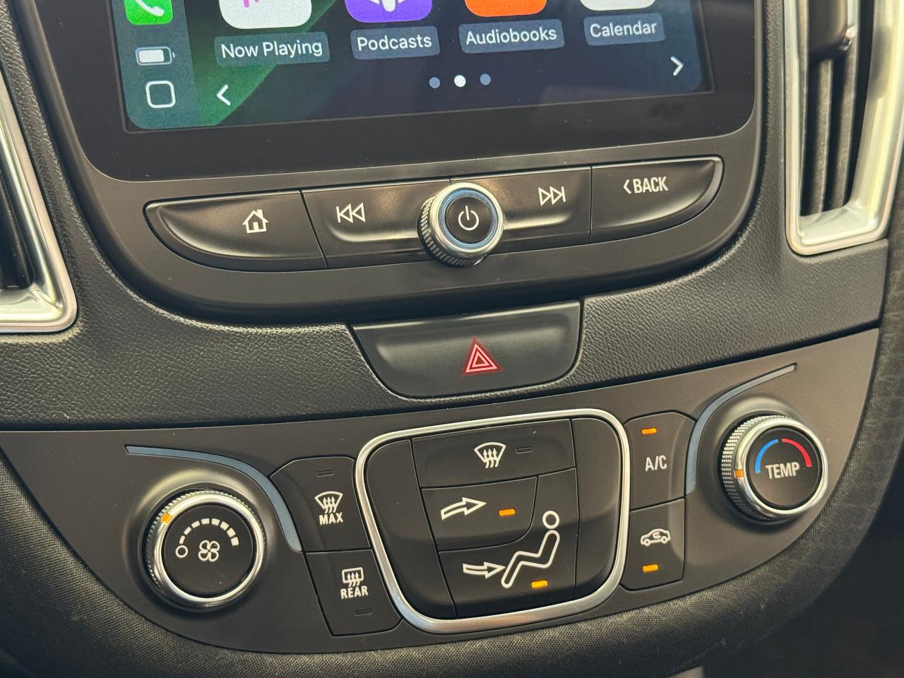 2017 Chevrolet Malibu LT+Roof+Blind Spot+Collision Alert+ Photo32