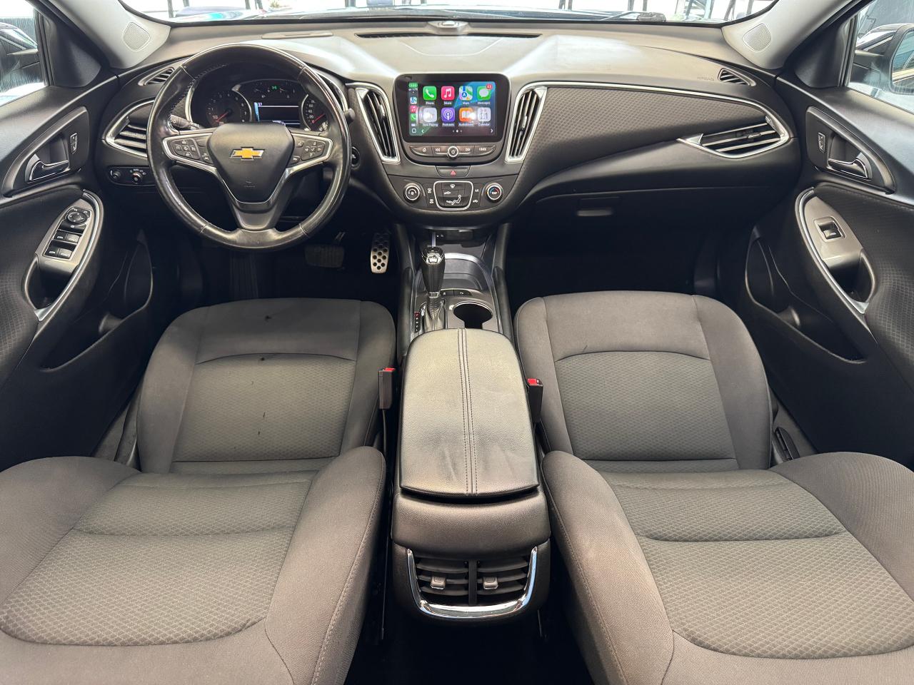 2017 Chevrolet Malibu LT+Roof+Blind Spot+Collision Alert+ Photo2
