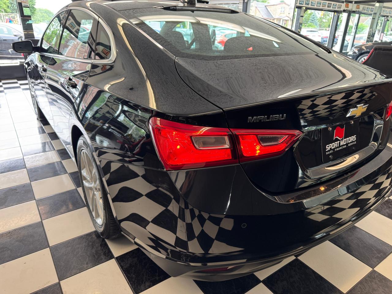 2017 Chevrolet Malibu LT+Roof+Blind Spot+Collision Alert+ Photo37