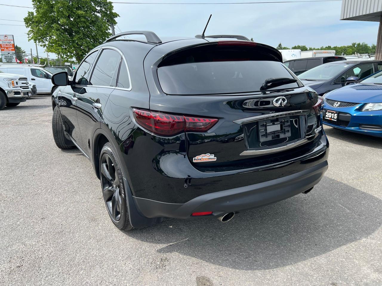 2016 Infiniti QX70 Sport - Photo #3