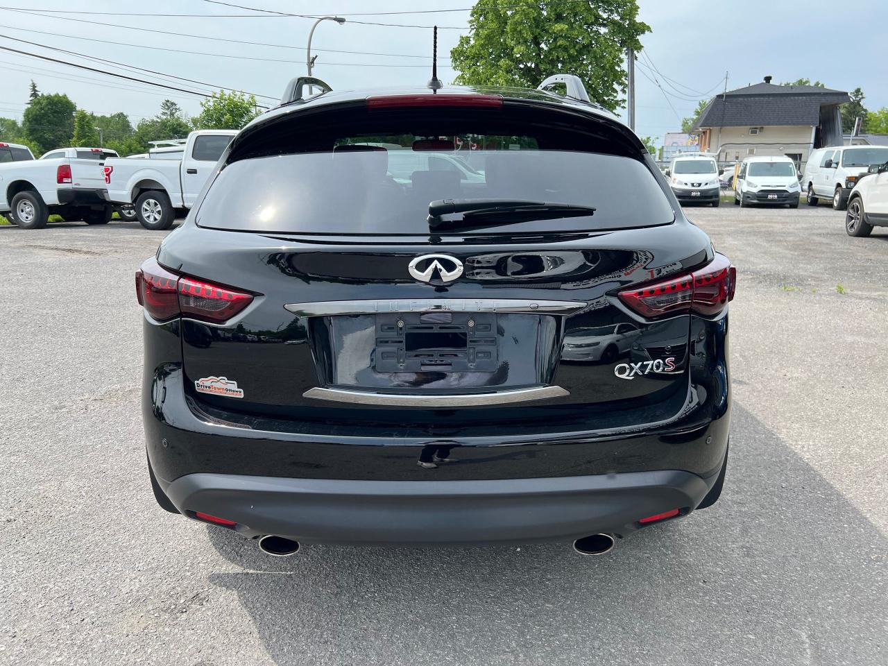 2016 Infiniti QX70 Sport - Photo #4