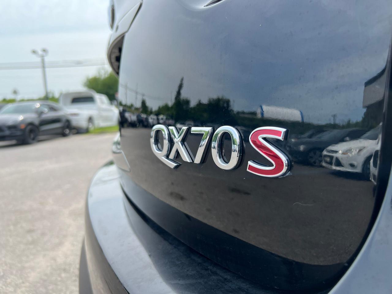 2016 Infiniti QX70 Sport - Photo #6