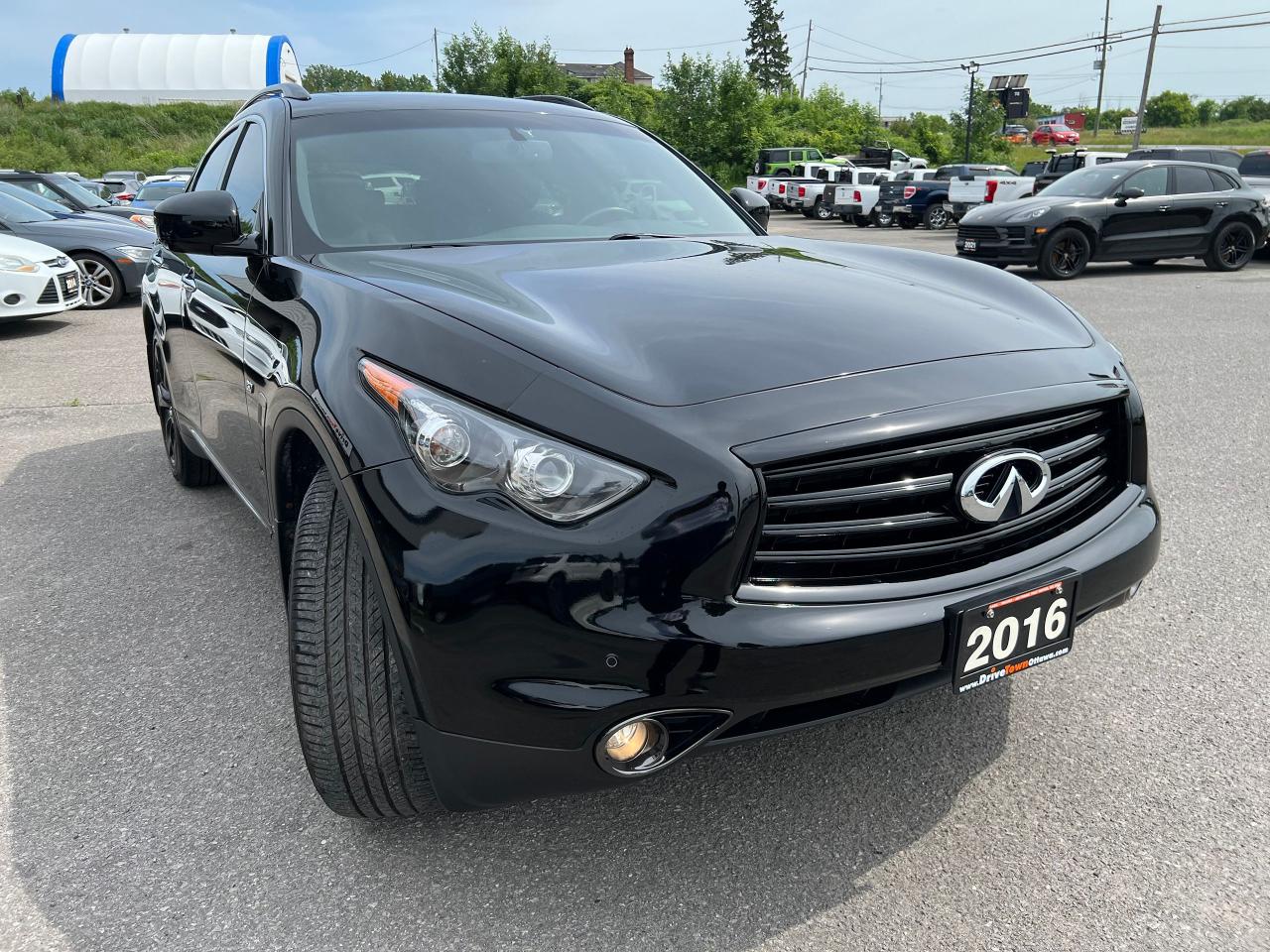 2016 Infiniti QX70 Sport - Photo #8