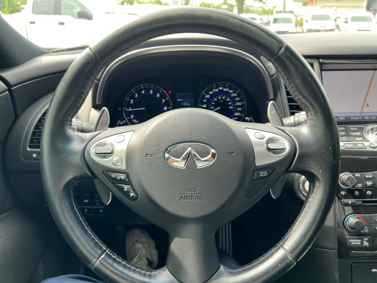 2016 Infiniti QX70 Sport - Photo #15