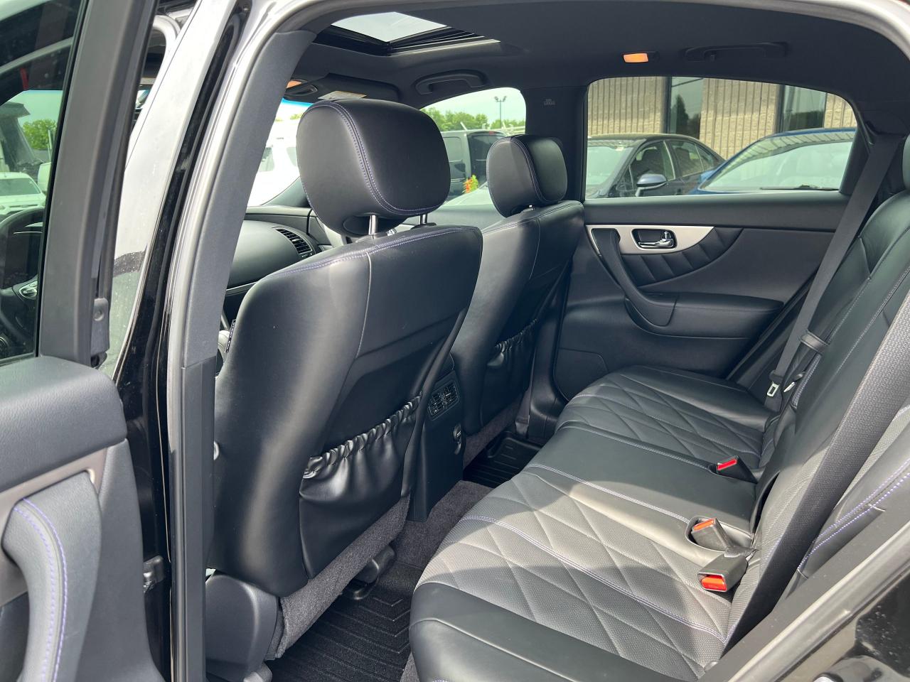 2016 Infiniti QX70 Sport - Photo #24