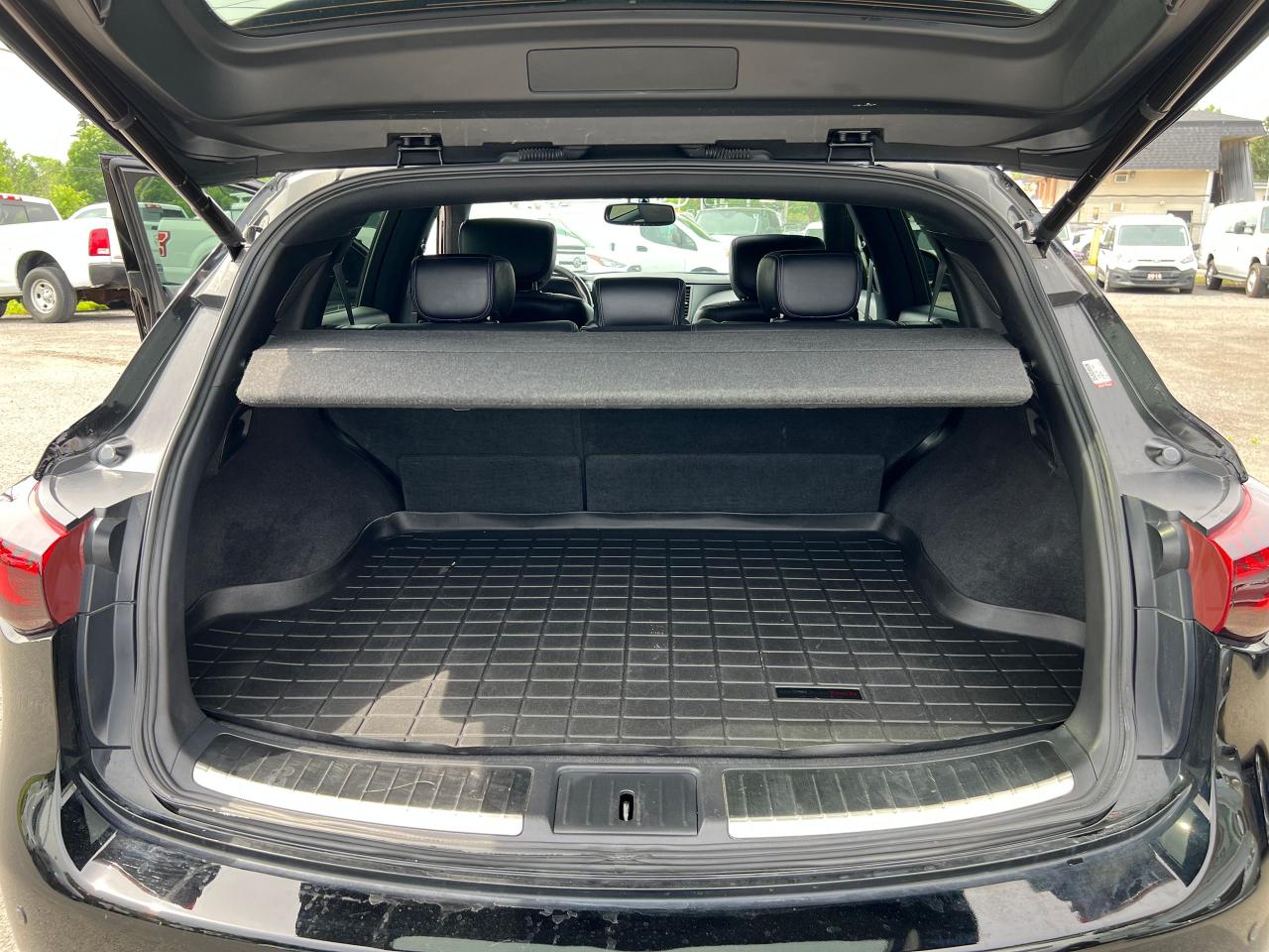 2016 Infiniti QX70 Sport - Photo #25
