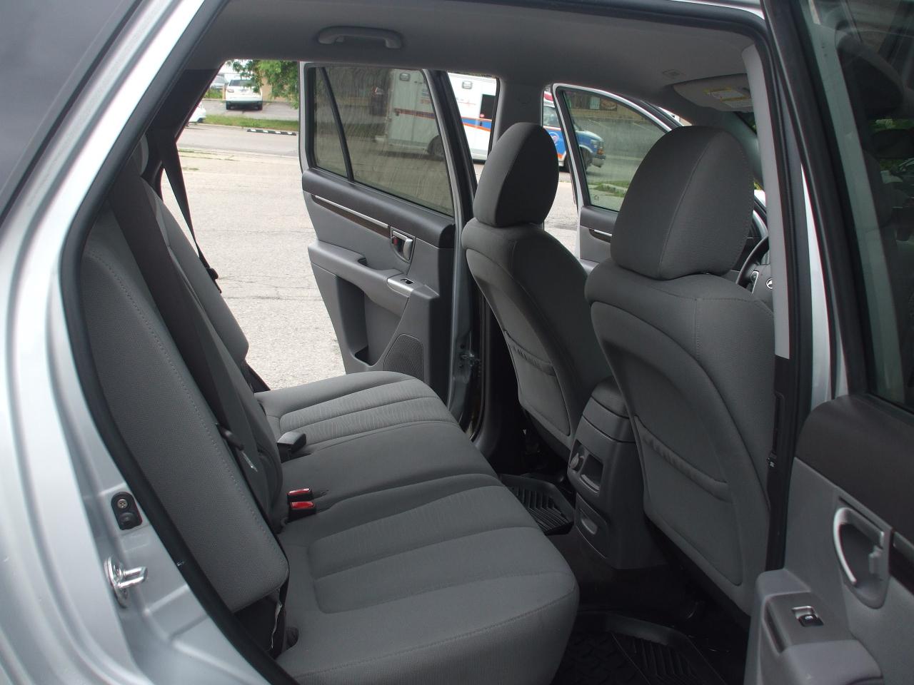 2010 Hyundai Santa Fe FWD 4dr I4 Auto GL,Certified,Low KM's,New Tires - Photo #14