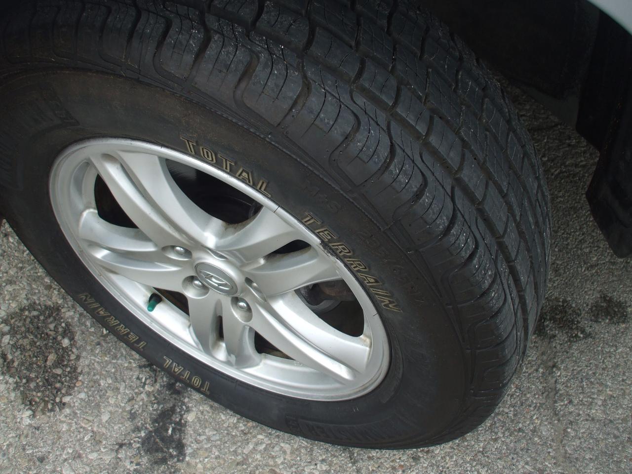 2010 Hyundai Santa Fe FWD 4dr I4 Auto GL,Certified,Low KM's,New Tires - Photo #24