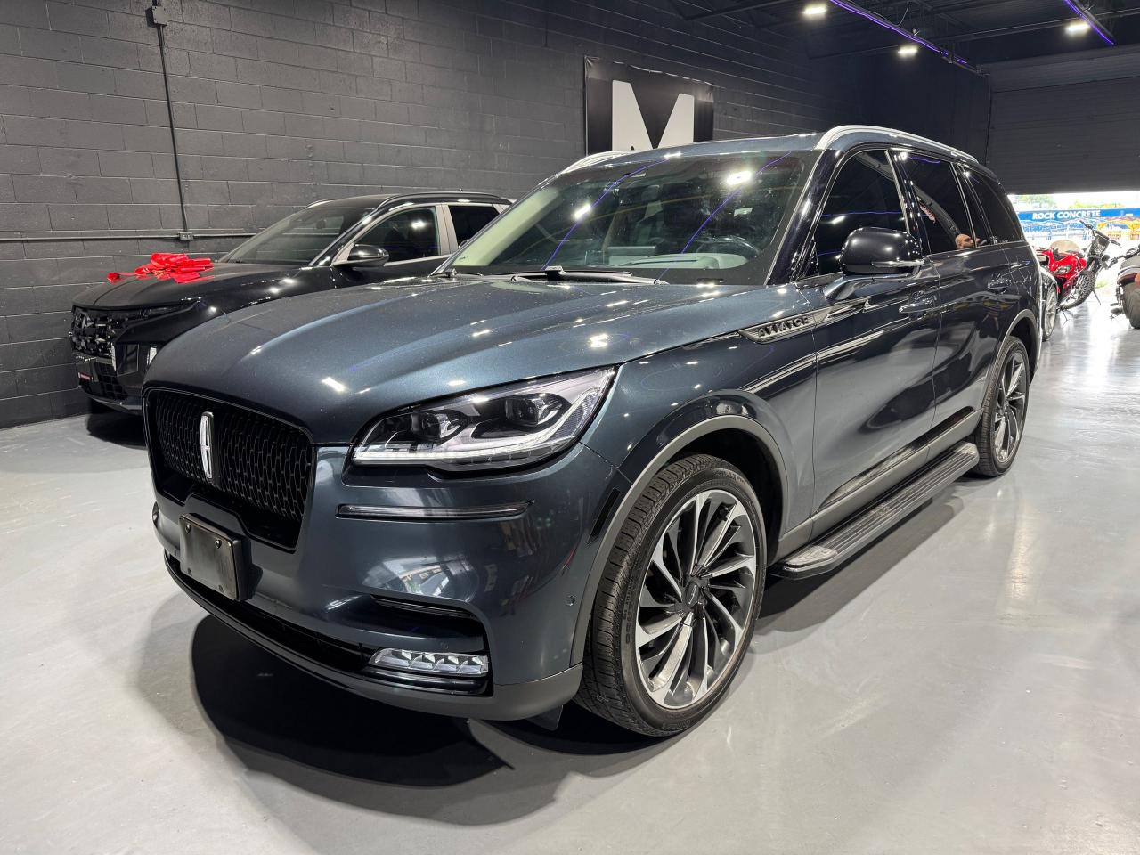 2021 Lincoln Aviator Reserve limited - Photo #2