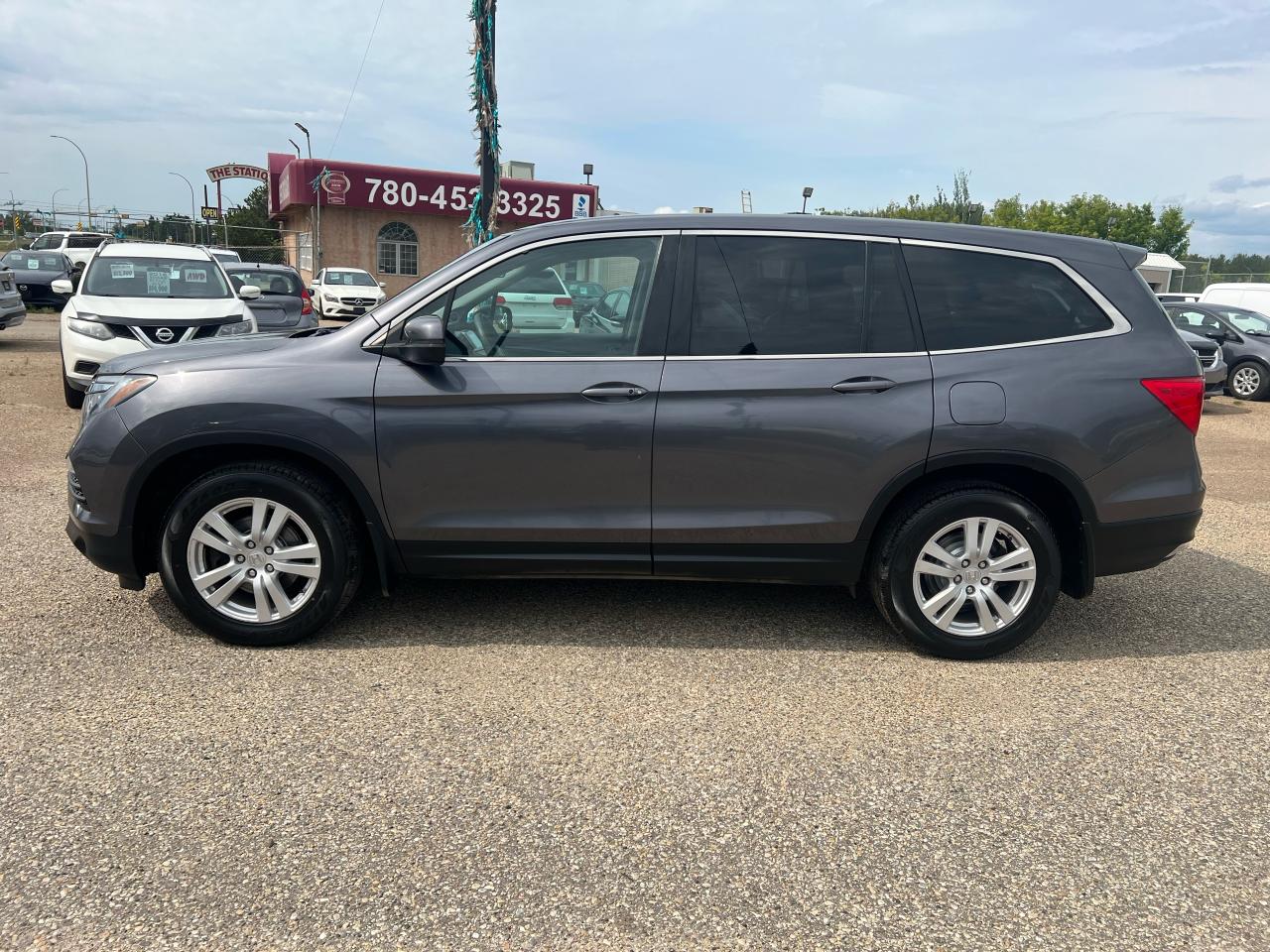 2017 Honda Pilot LX 7 Passenger + Safety AWD, Heated Seats BUC - Photo #3
