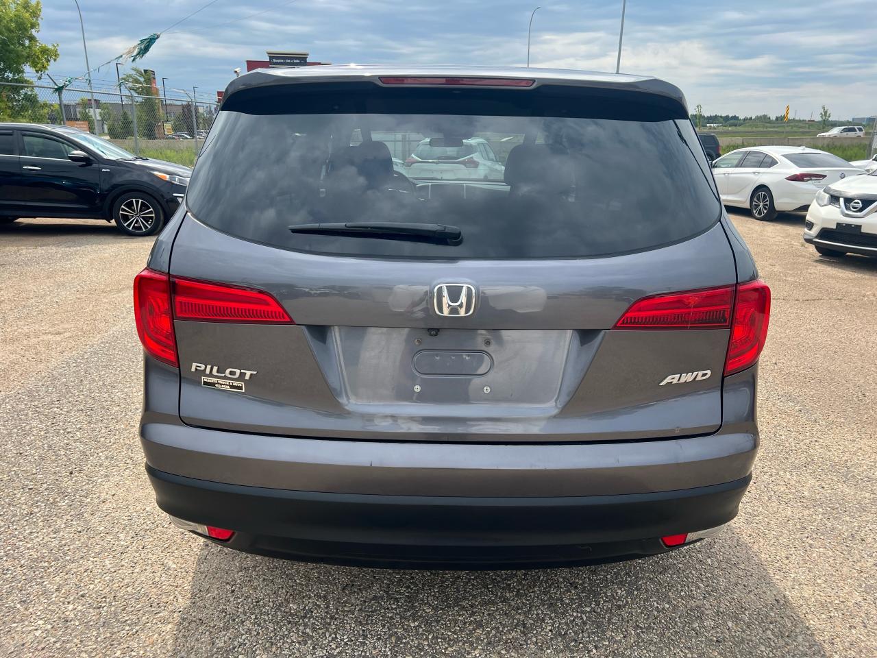 2017 Honda Pilot LX 7 Passenger + Safety AWD, Heated Seats BUC - Photo #8