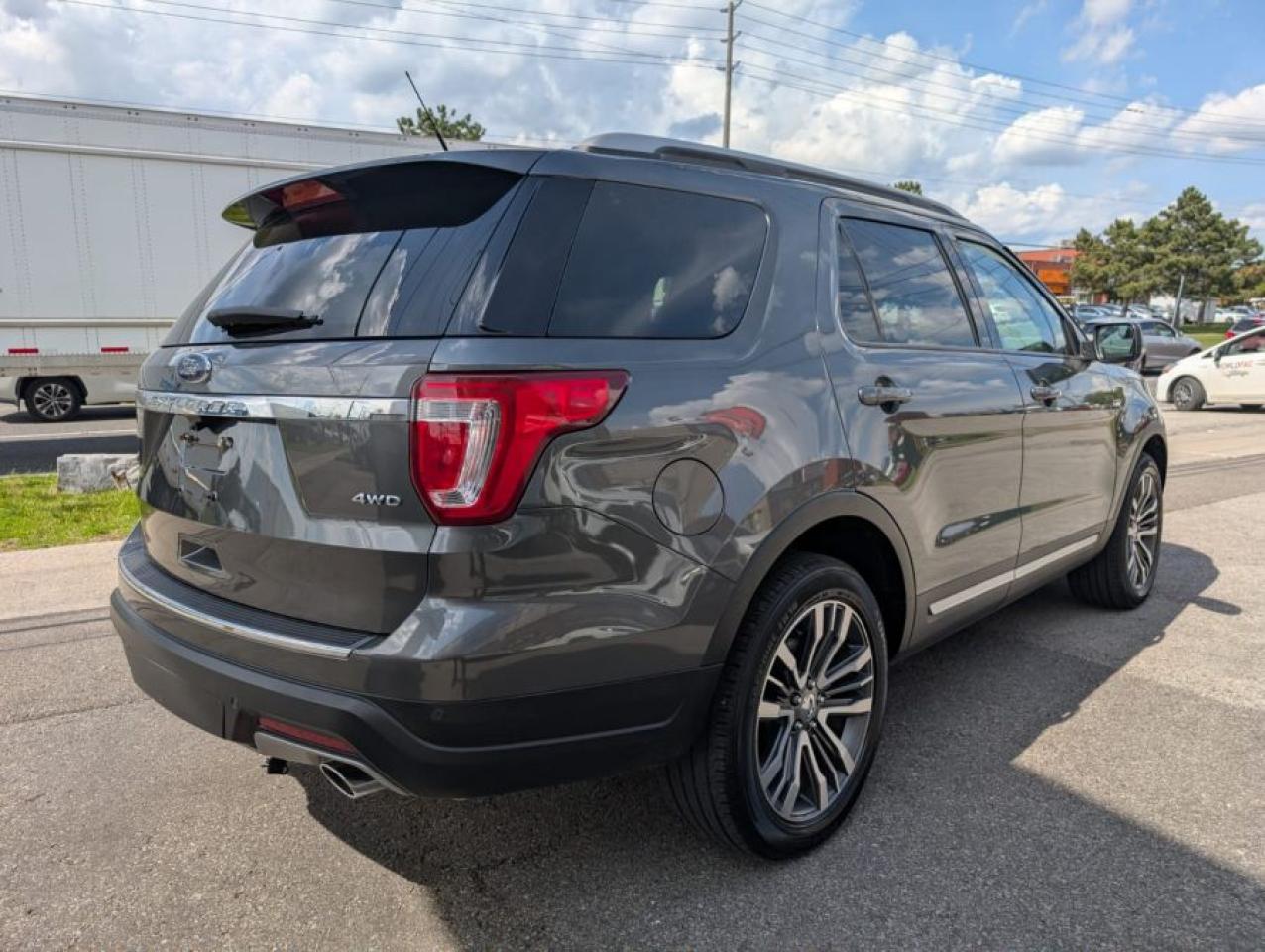 2018 Ford Explorer XLT - Photo #5