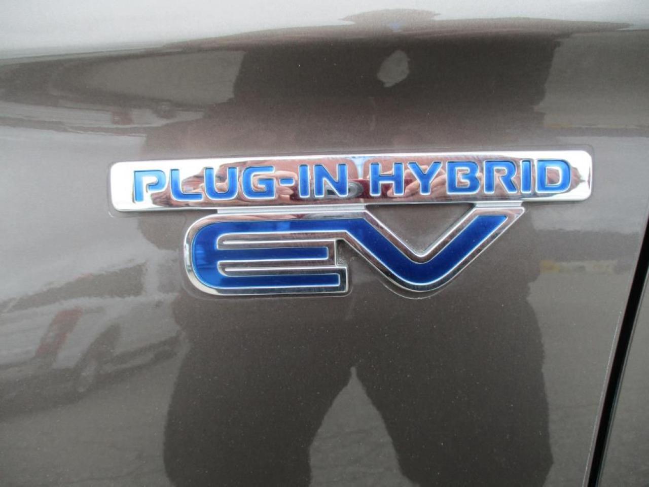 2018 Mitsubishi Outlander Phev Se Awd Photo12