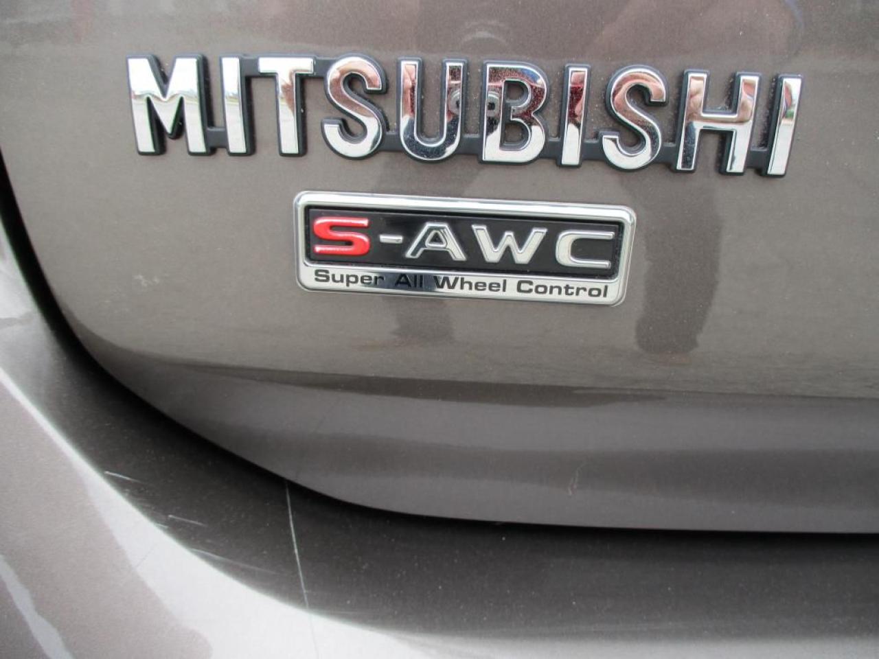 2018 Mitsubishi Outlander Phev Se Awd Photo11