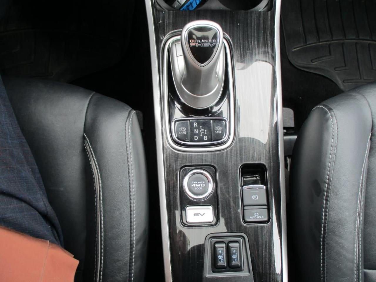 2018 Mitsubishi Outlander Phev Se Awd Photo25