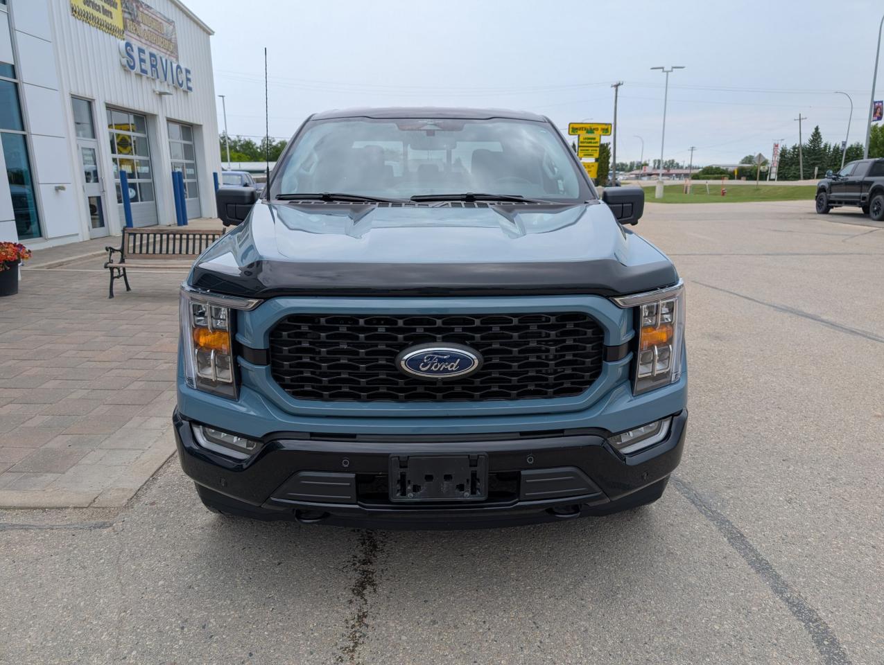 2023 Ford F-150 XLT Photo2