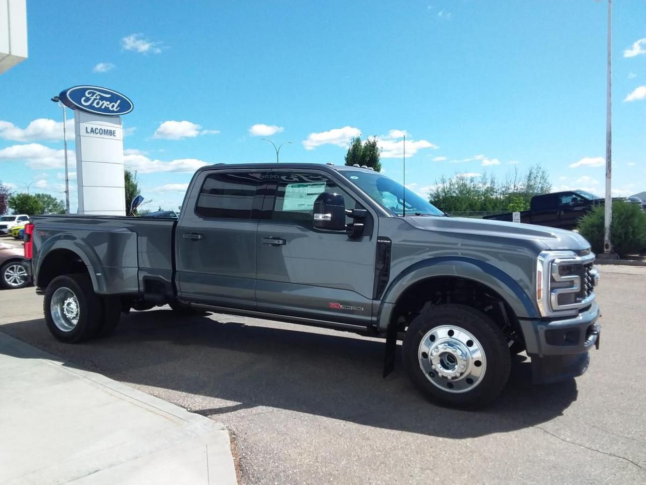New 2025 Ford F-450 Super Duty DRW for sale in Lacombe, AB