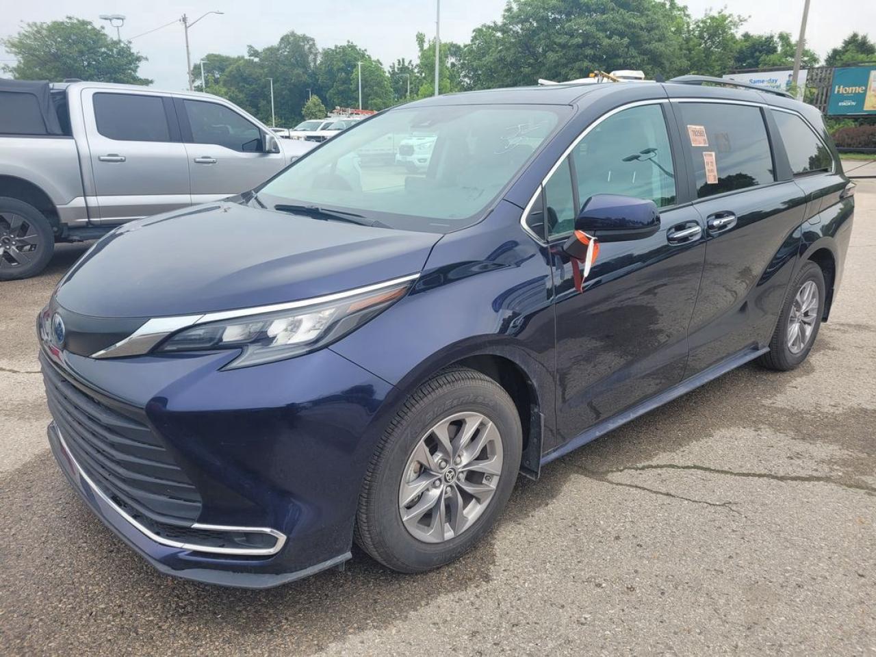 Used 2024 Toyota Sienna XLE for sale in London, ON