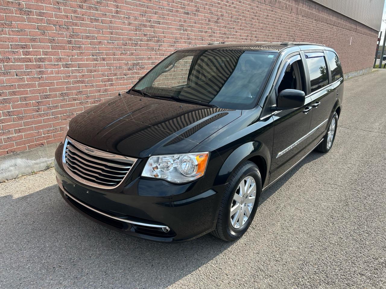 2013 Chrysler Town & Country TOURING - Photo #2