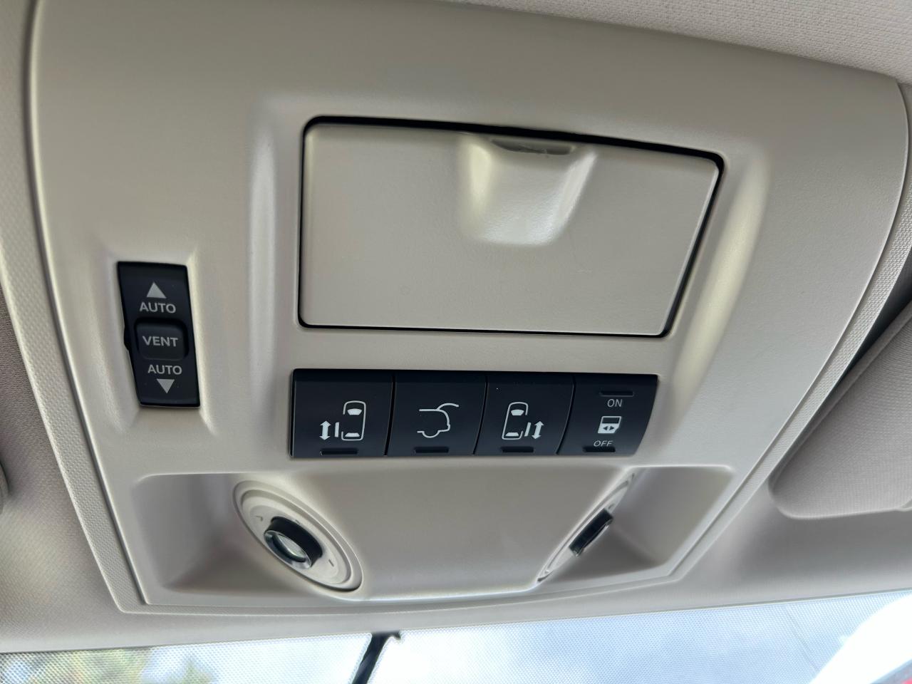 2013 Chrysler Town & Country TOURING - Photo #19