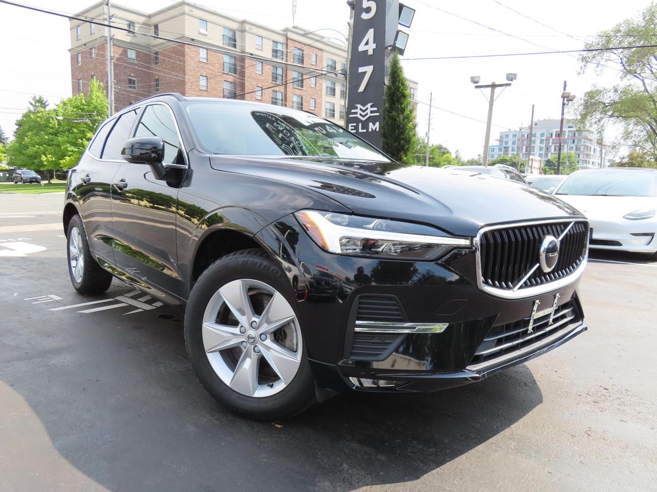 2022 Volvo XC60 B6 AWD MOMENTUM - Blind Spot Monitor !! Photo