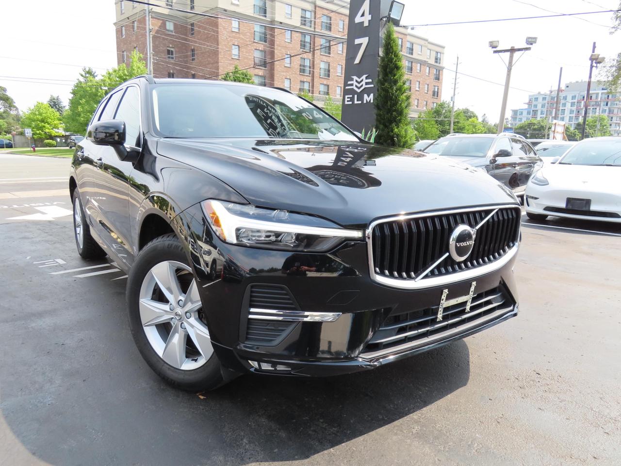 2022 Volvo XC60 B6 AWD MOMENTUM - Blind Spot Monitor !! Photo