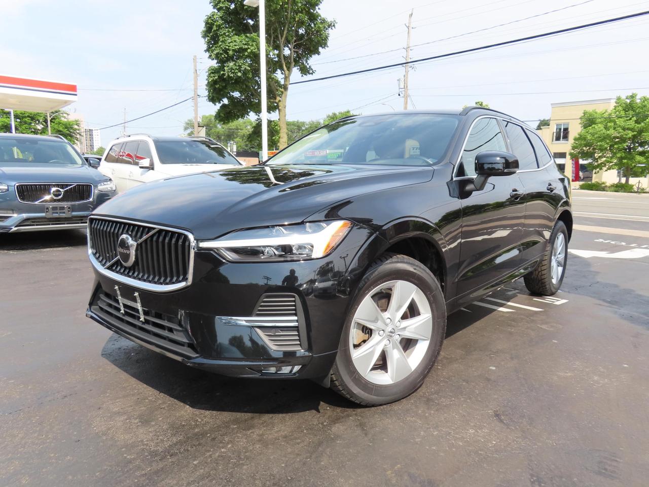 2022 Volvo XC60 B6 AWD MOMENTUM - Blind Spot Monitor !! Photo