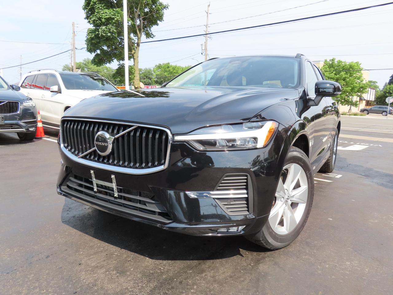 2022 Volvo XC60 B6 AWD MOMENTUM - Blind Spot Monitor !! Photo