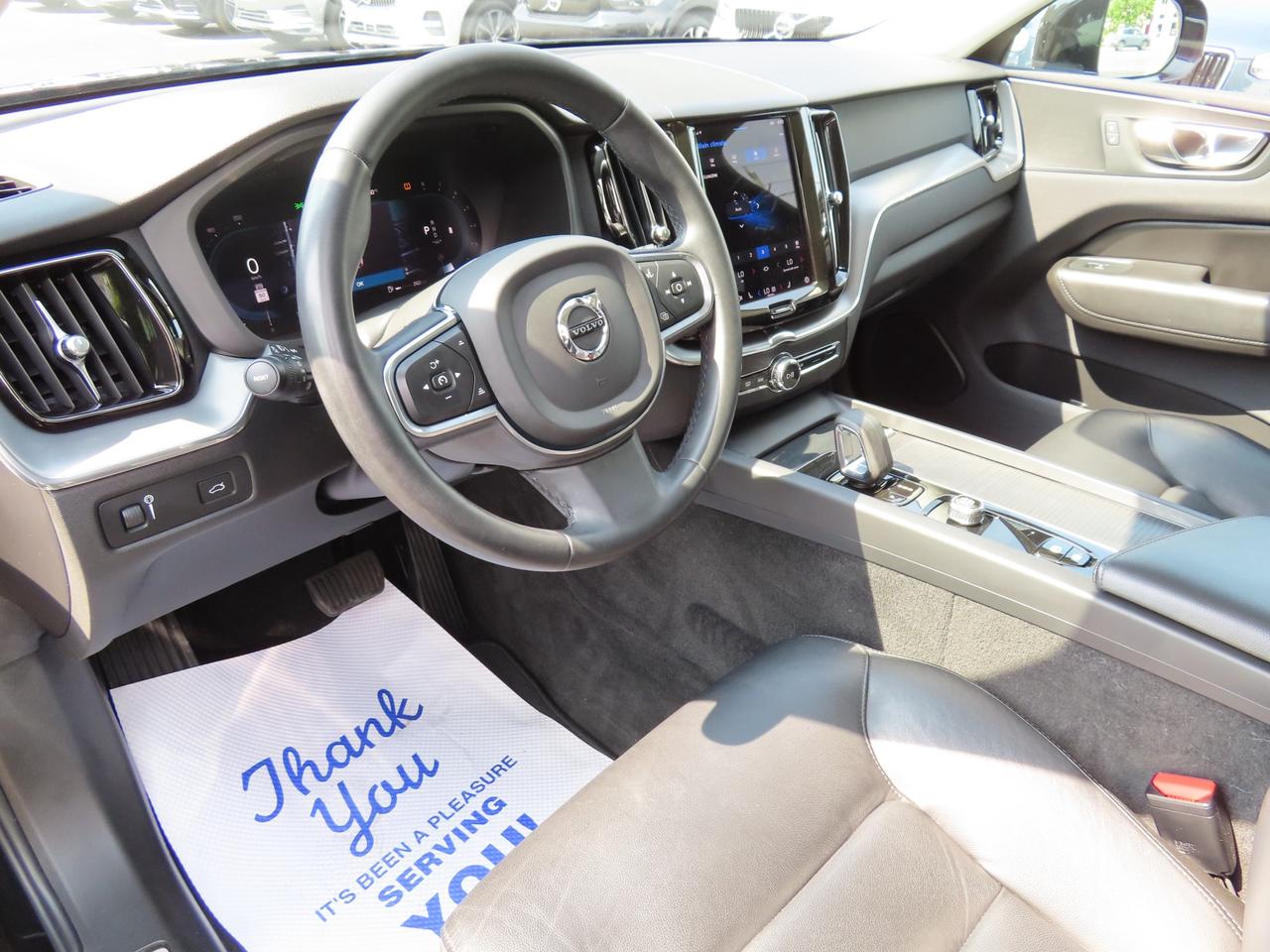 2022 Volvo XC60 B6 AWD MOMENTUM - Blind Spot Monitor !! Photo