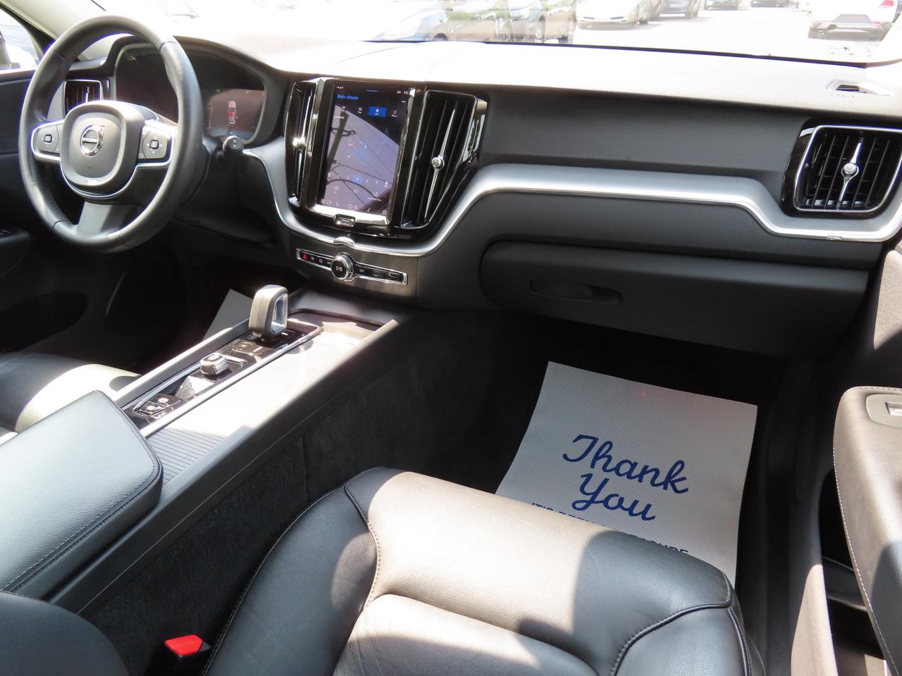 2022 Volvo XC60 B6 AWD MOMENTUM - Blind Spot Monitor !! Photo