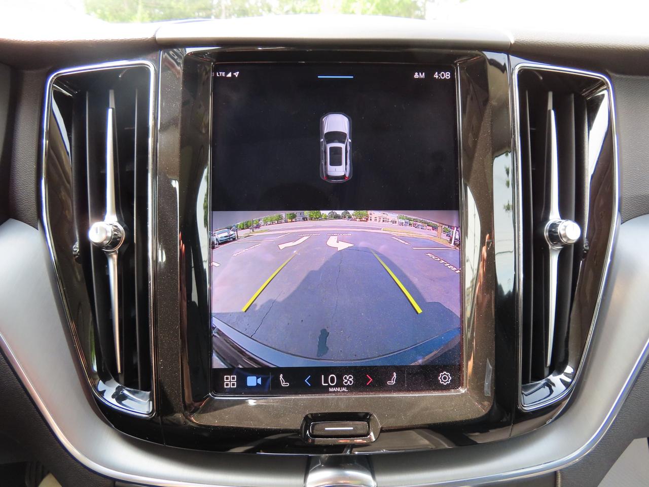 2022 Volvo XC60 B6 AWD MOMENTUM - Blind Spot Monitor !! Photo
