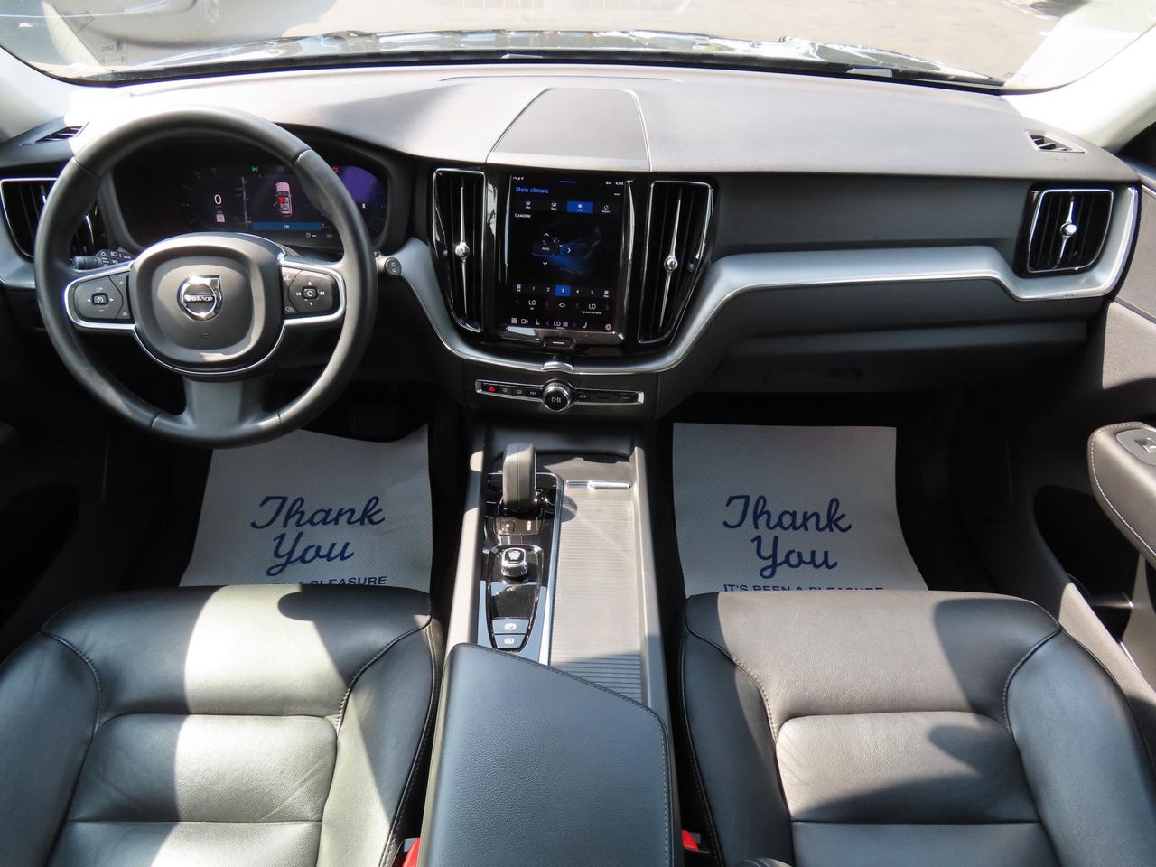 2022 Volvo XC60 B6 AWD MOMENTUM - Blind Spot Monitor !! Photo