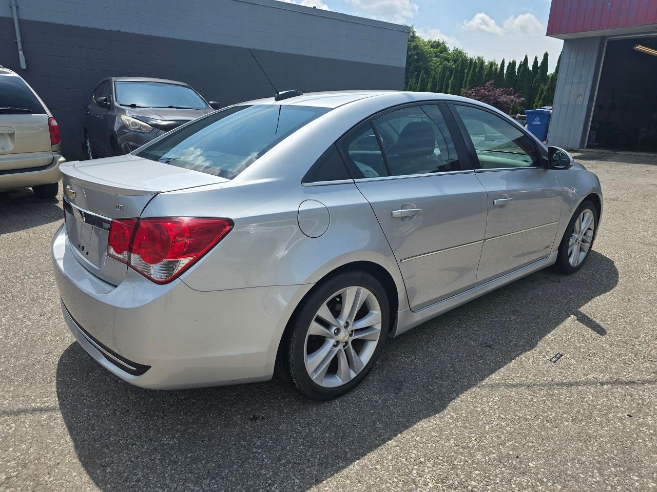2015 Chevrolet Cruze 4dr Sdn 2LT RS - Photo #11
