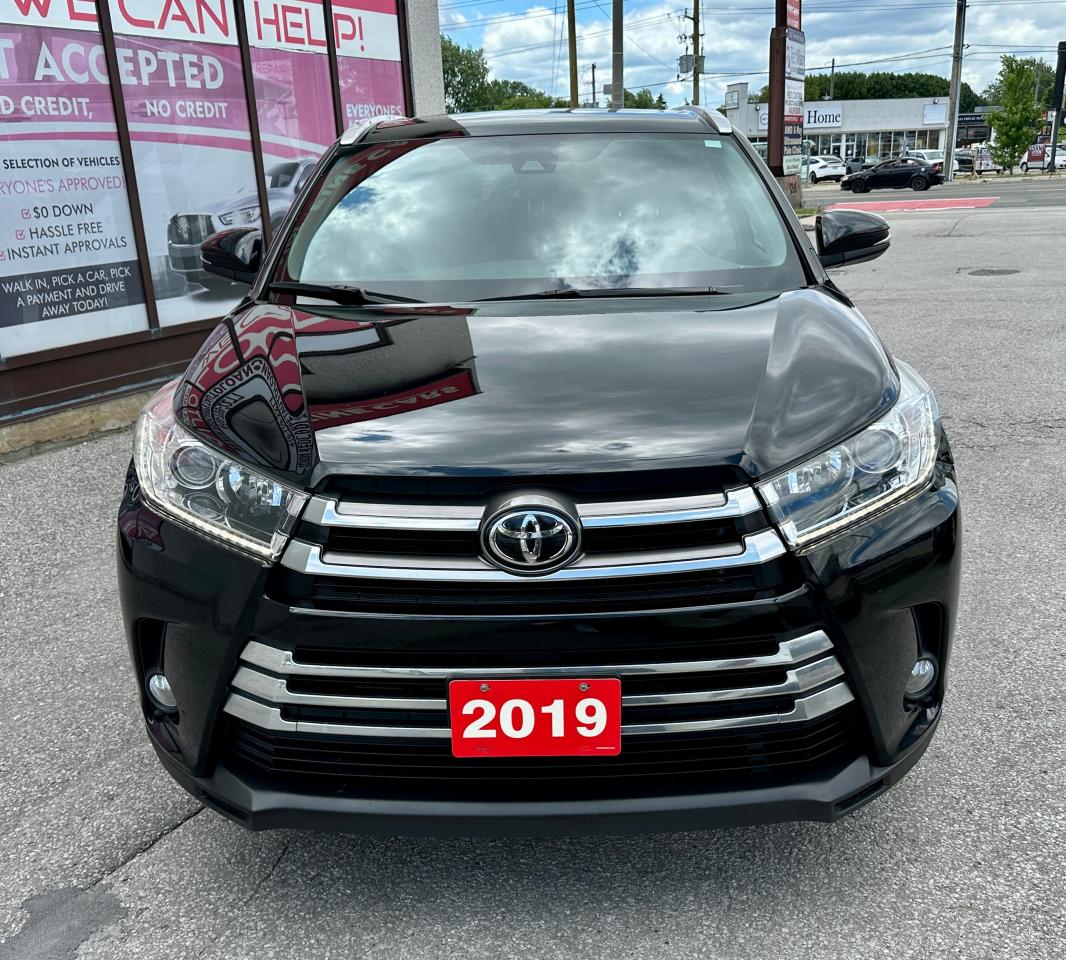 2019 Toyota Highlander XLE Photo2
